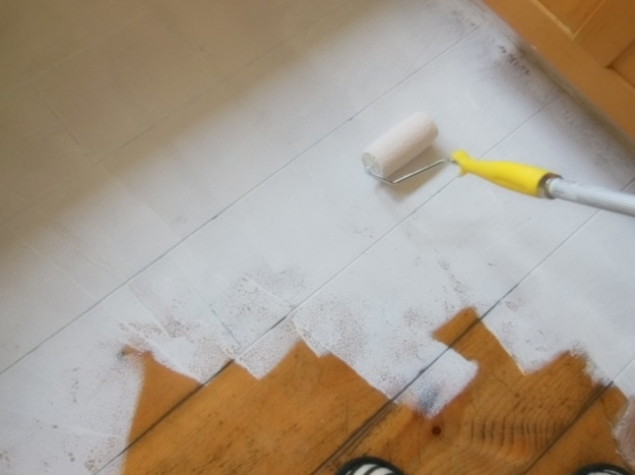 我が家のペンキ塗り大作戦 いよいよ床にペンキ 8 安東英子の素敵な暮らしの扉 片付け 収納 家づくりのブログ